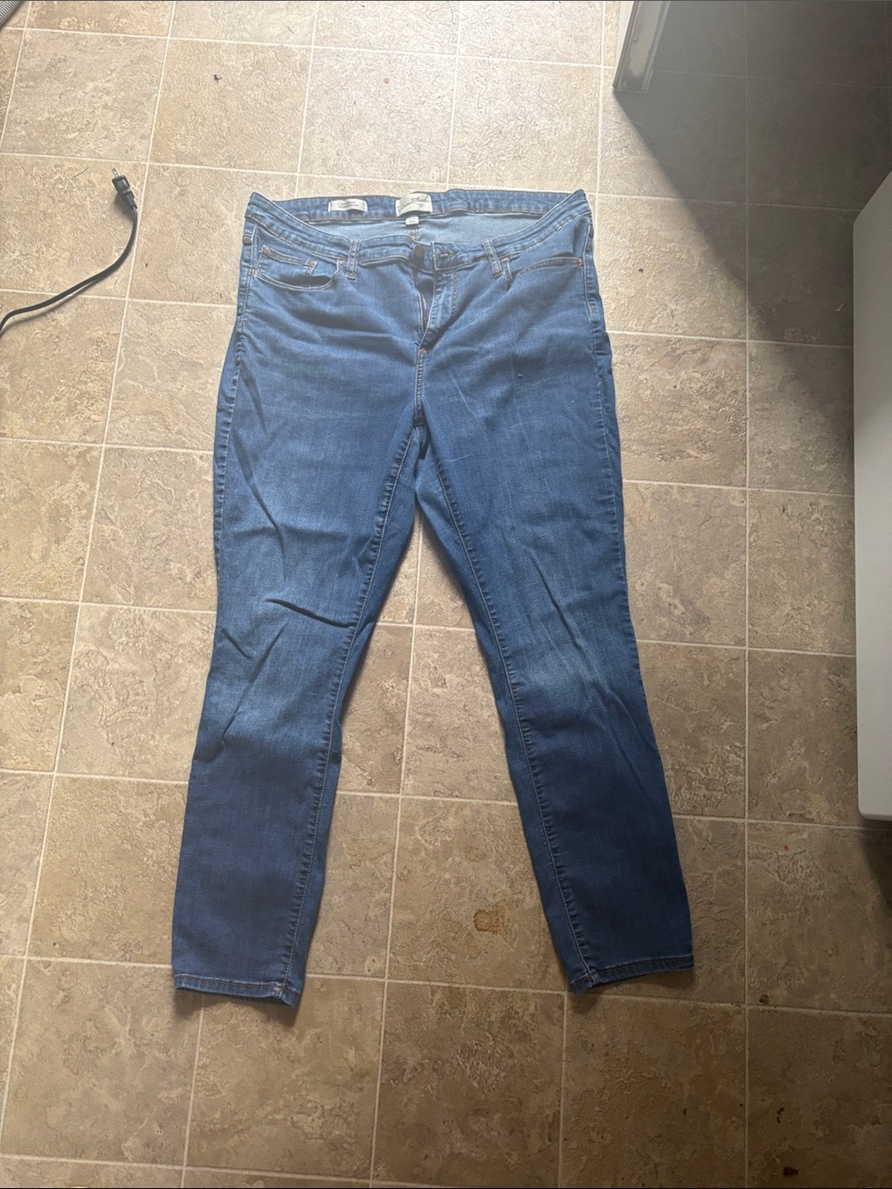 Universal Thread Skinny Jeans in Medium Blue Wash